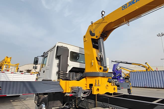 XCMG Lorry Mounted Crane for Sale in Brazil - Camión grúa: foto 4 XCMG Lorry Mounted Crane for Sale in Brazil - Camión grúa: foto 4