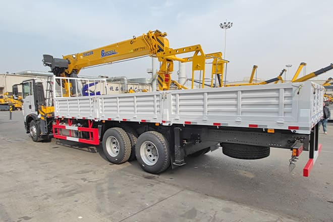 XCMG Truck Mounted Crane for Sale in Algeria - Camión grúa: foto 3 XCMG Truck Mounted Crane for Sale in Algeria - Camión grúa: foto 3