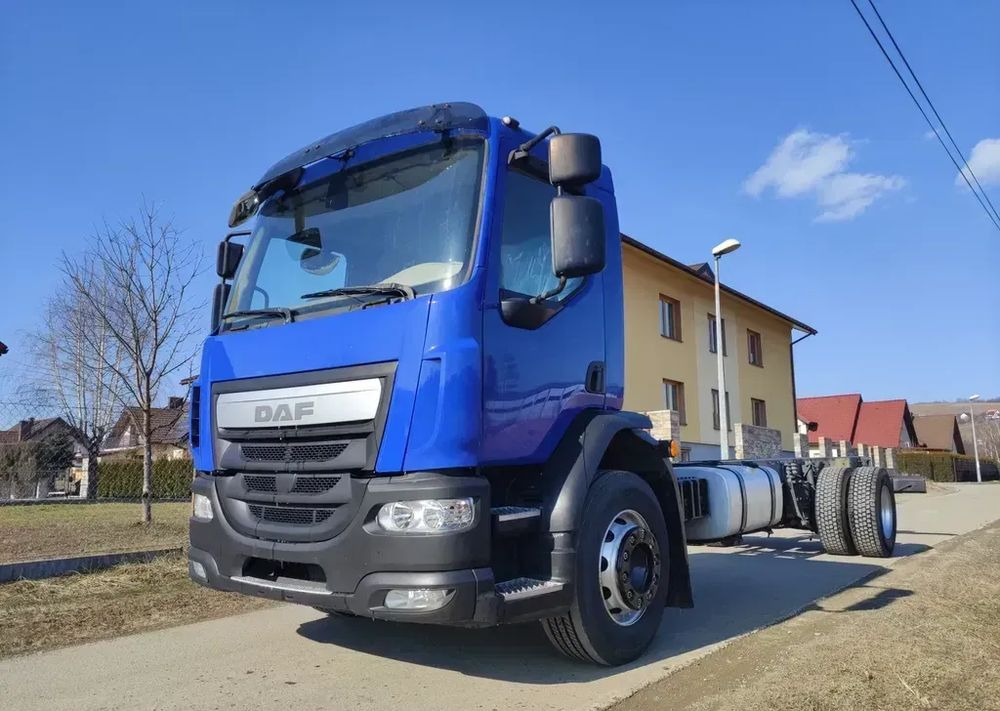 DAF LF 320 ramo do zabudowy 18DMC - Camión chasis: foto 1 DAF LF 320 ramo do zabudowy 18DMC - Camión chasis: foto 1