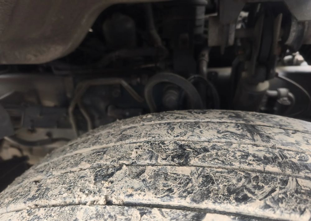 Renault Gama D 18.280  rama do zabudowy poduszka - Camión chasis: foto 4 Renault Gama D 18.280  rama do zabudowy poduszka - Camión chasis: foto 4