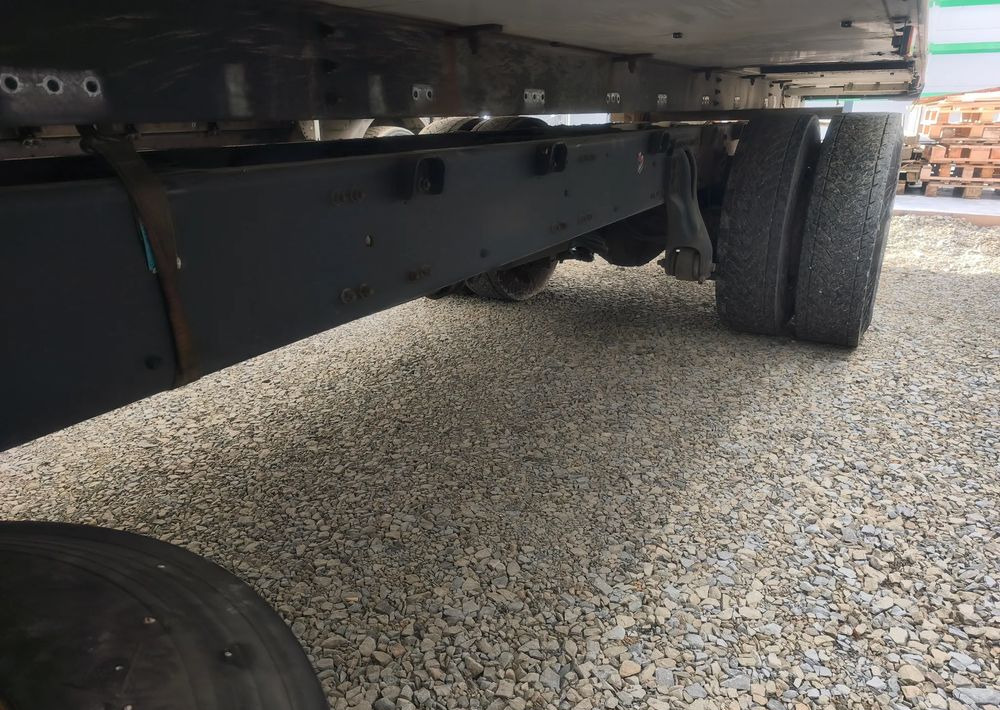 Renault Gama D 18.280  rama do zabudowy poduszka - Camión chasis: foto 5 Renault Gama D 18.280  rama do zabudowy poduszka - Camión chasis: foto 5