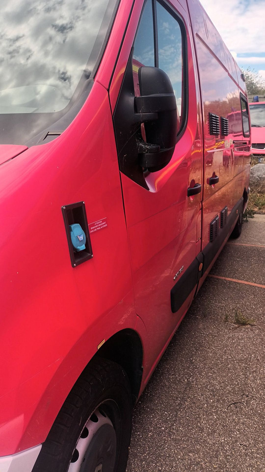 A vendre en l'état RENAULT MASTER 2015. - Ambulancia: foto 3 A vendre en l'état RENAULT MASTER 2015. - Ambulancia: foto 3