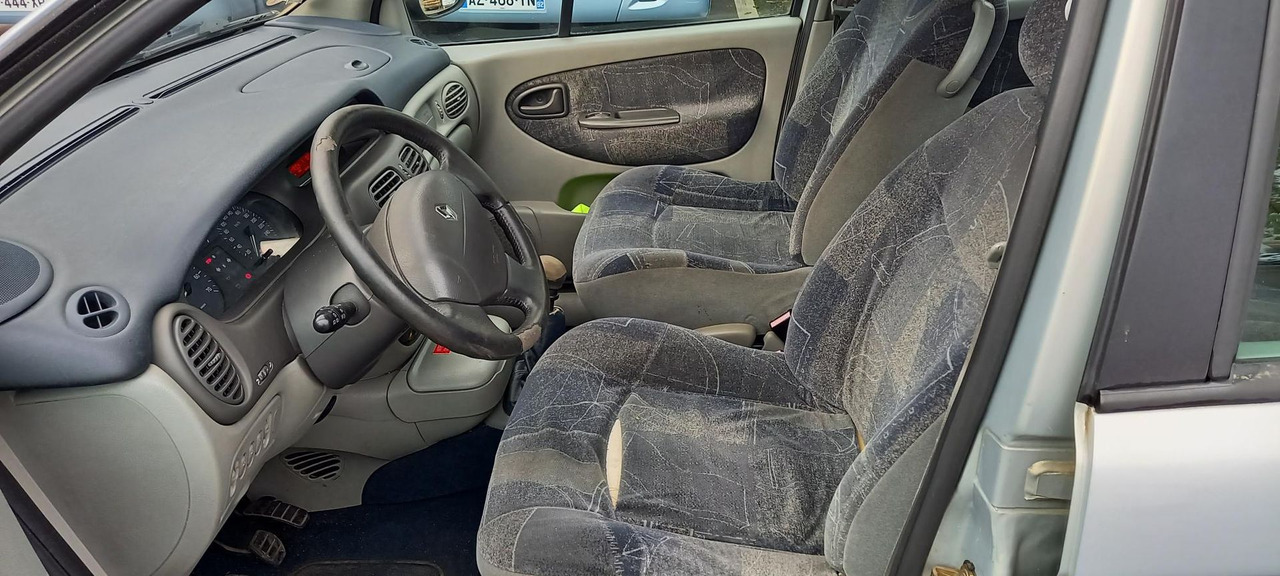 MEGANE ESSENCE (241) - Coche: foto 4 MEGANE ESSENCE (241) - Coche: foto 4