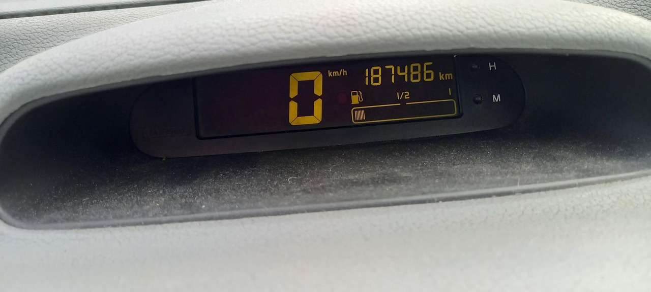 TWINGO ESSENCE (267) - Coche: foto 4 TWINGO ESSENCE (267) - Coche: foto 4