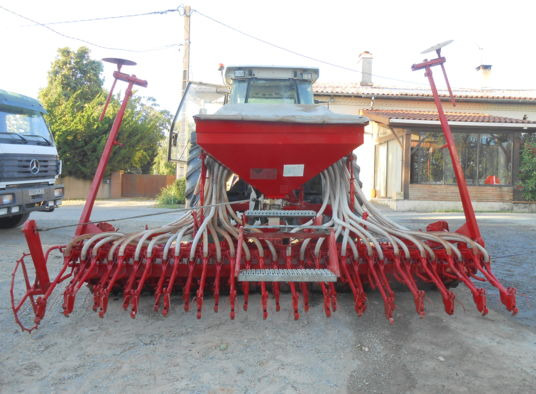 Kverneland DAS + Kverneland herse rotative - Combinado de siembra: foto 2 Kverneland DAS + Kverneland herse rotative - Combinado de siembra: foto 2