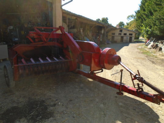 Massey Ferguson 10-8 - Empacadora de pacas cuadradas: foto 4 Massey Ferguson 10-8 - Empacadora de pacas cuadradas: foto 4