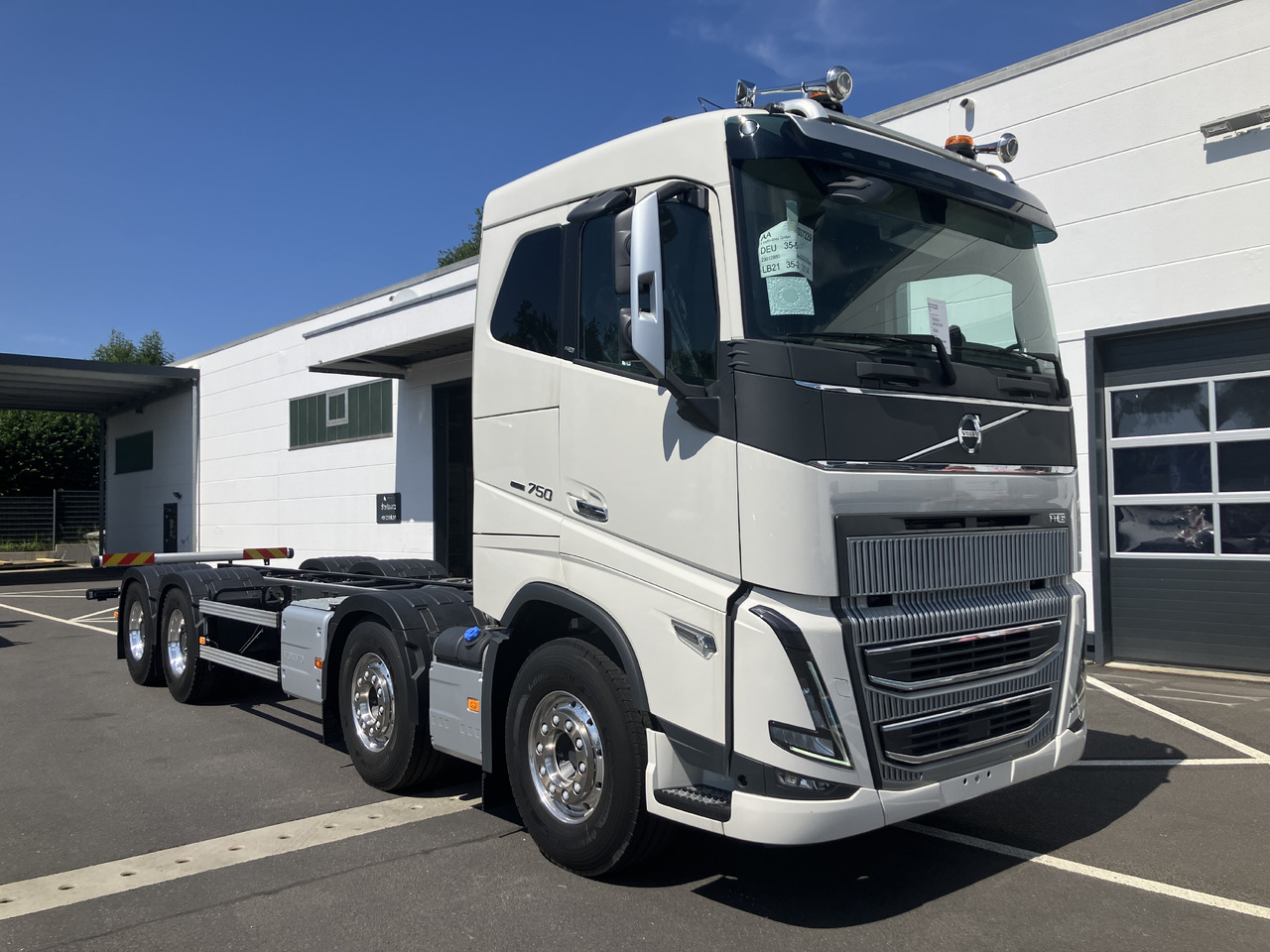VOLVO FH16 750 8x4 Chassis - Camión chasis: foto 1 VOLVO FH16 750 8x4 Chassis - Camión chasis: foto 1