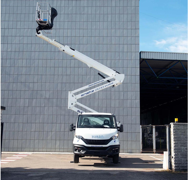 Oil & Steel Snake 2010 HE PLUS Sobre  IVECO 35S14 Distancia entre ejes 3750 mm - Plataforma elevadora: foto 2 Oil & Steel Snake 2010 HE PLUS Sobre  IVECO 35S14 Distancia entre ejes 3750 mm - Plataforma elevadora: foto 2