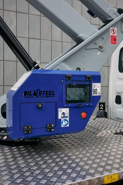 Oil & Steel Snake 26 Sobre IVECO 35S14 Distancia entre ejes 4100 mm - Plataforma elevadora: foto 5 Oil & Steel Snake 26 Sobre IVECO 35S14 Distancia entre ejes 4100 mm - Plataforma elevadora: foto 5