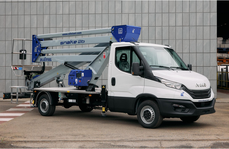 Oil & Steel Snake 26 Sobre IVECO 35S14 Distancia entre ejes 4100 mm - Plataforma elevadora: foto 1 Oil & Steel Snake 26 Sobre IVECO 35S14 Distancia entre ejes 4100 mm - Plataforma elevadora: foto 1