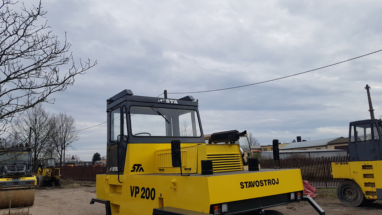 Stavostroj Remasz VP200 - Rodillo de neumáticos: foto 1 Stavostroj Remasz VP200 - Rodillo de neumáticos: foto 1