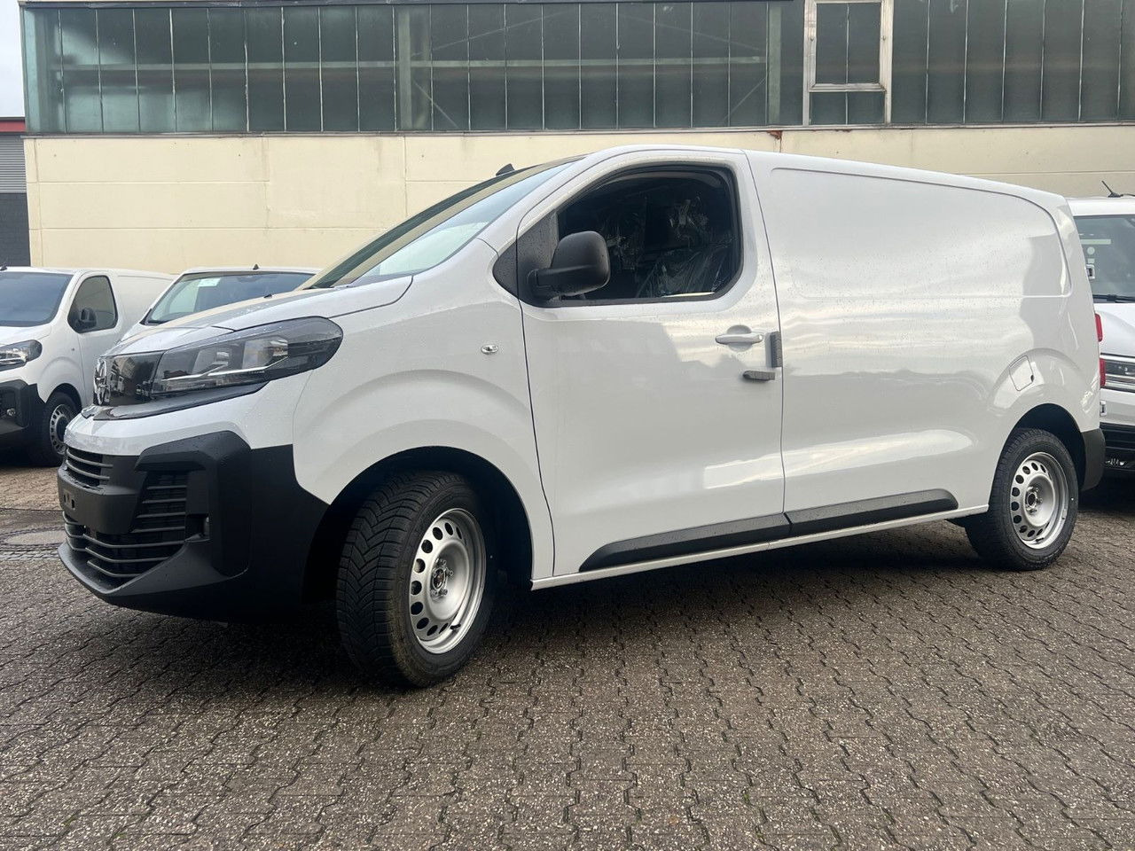 Furgón nuevo Opel Vivaro Cargo L2 H1 120 PS Allwetter AHK Rückfahr: foto 7 Furgón nuevo Opel Vivaro Cargo L2 H1 120 PS Allwetter AHK Rückfahr: foto 7