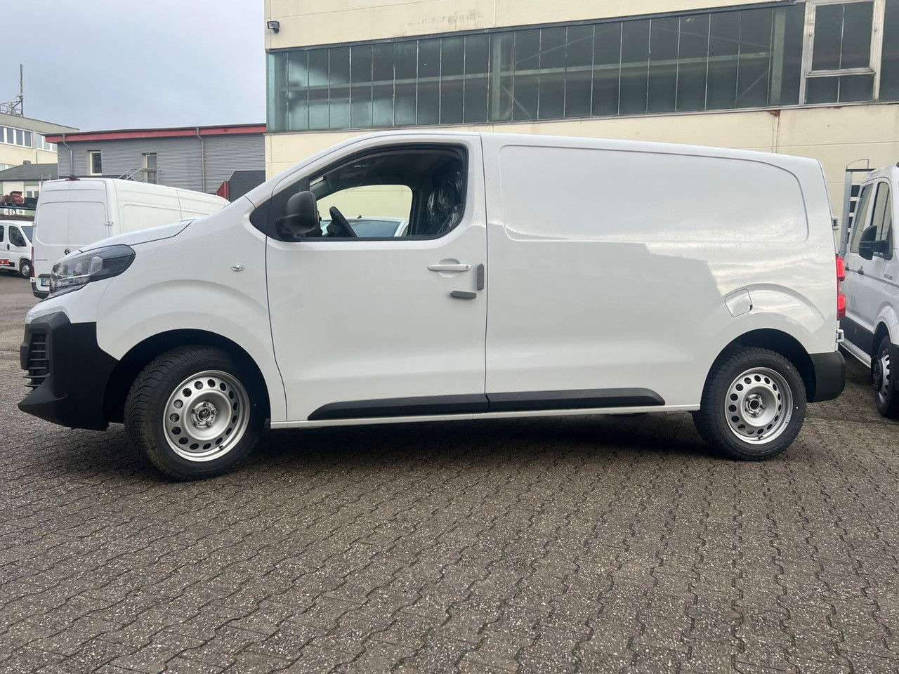Furgón nuevo Opel Vivaro Cargo L2 H1 120 PS Allwetter AHK Rückfahr: foto 11 Furgón nuevo Opel Vivaro Cargo L2 H1 120 PS Allwetter AHK Rückfahr: foto 11