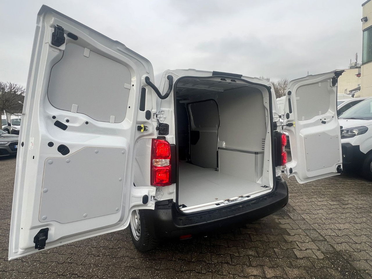 Furgón nuevo Opel Vivaro Cargo L2 H1 120 PS Allwetter AHK Rückfahr: foto 22 Furgón nuevo Opel Vivaro Cargo L2 H1 120 PS Allwetter AHK Rückfahr: foto 22