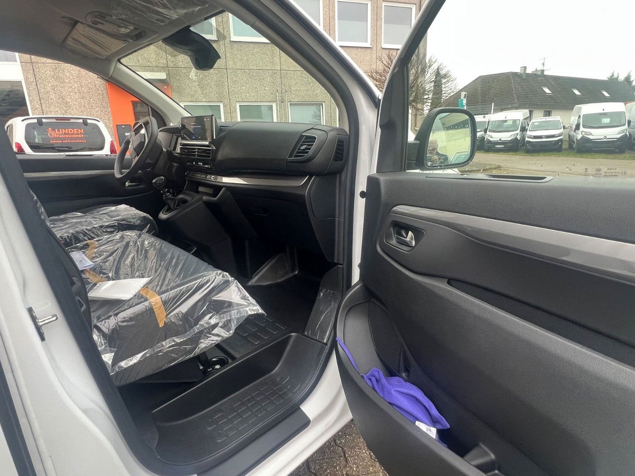 Furgón nuevo Opel Vivaro Cargo L2 H1 120 PS Allwetter AHK Rückfahr: foto 27 Furgón nuevo Opel Vivaro Cargo L2 H1 120 PS Allwetter AHK Rückfahr: foto 27