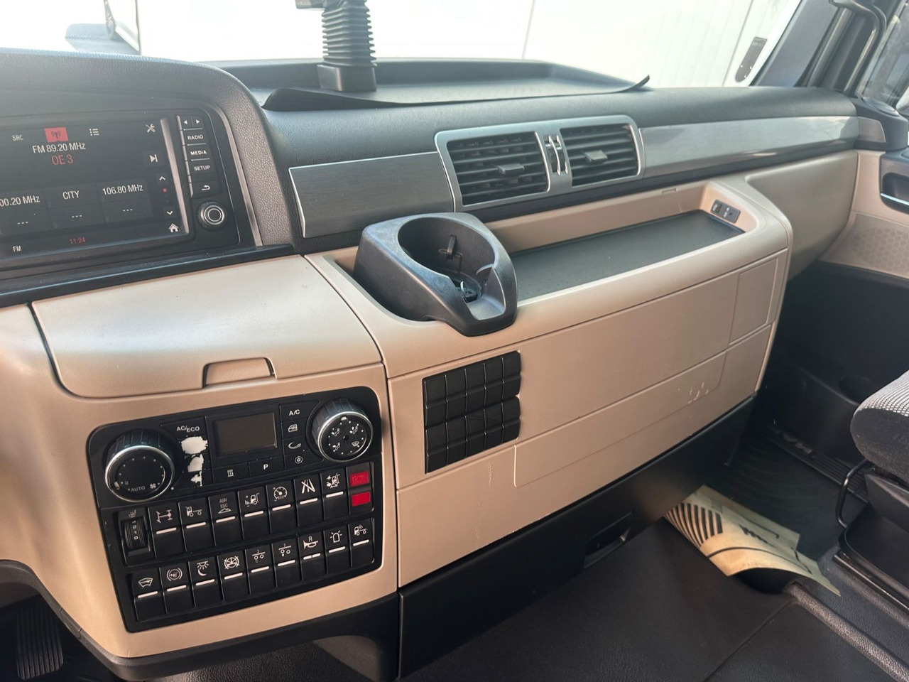 Cabeza tractora MAN TGX 18.460 XXL Intarder/Standklima: foto 6 Cabeza tractora MAN TGX 18.460 XXL Intarder/Standklima: foto 6