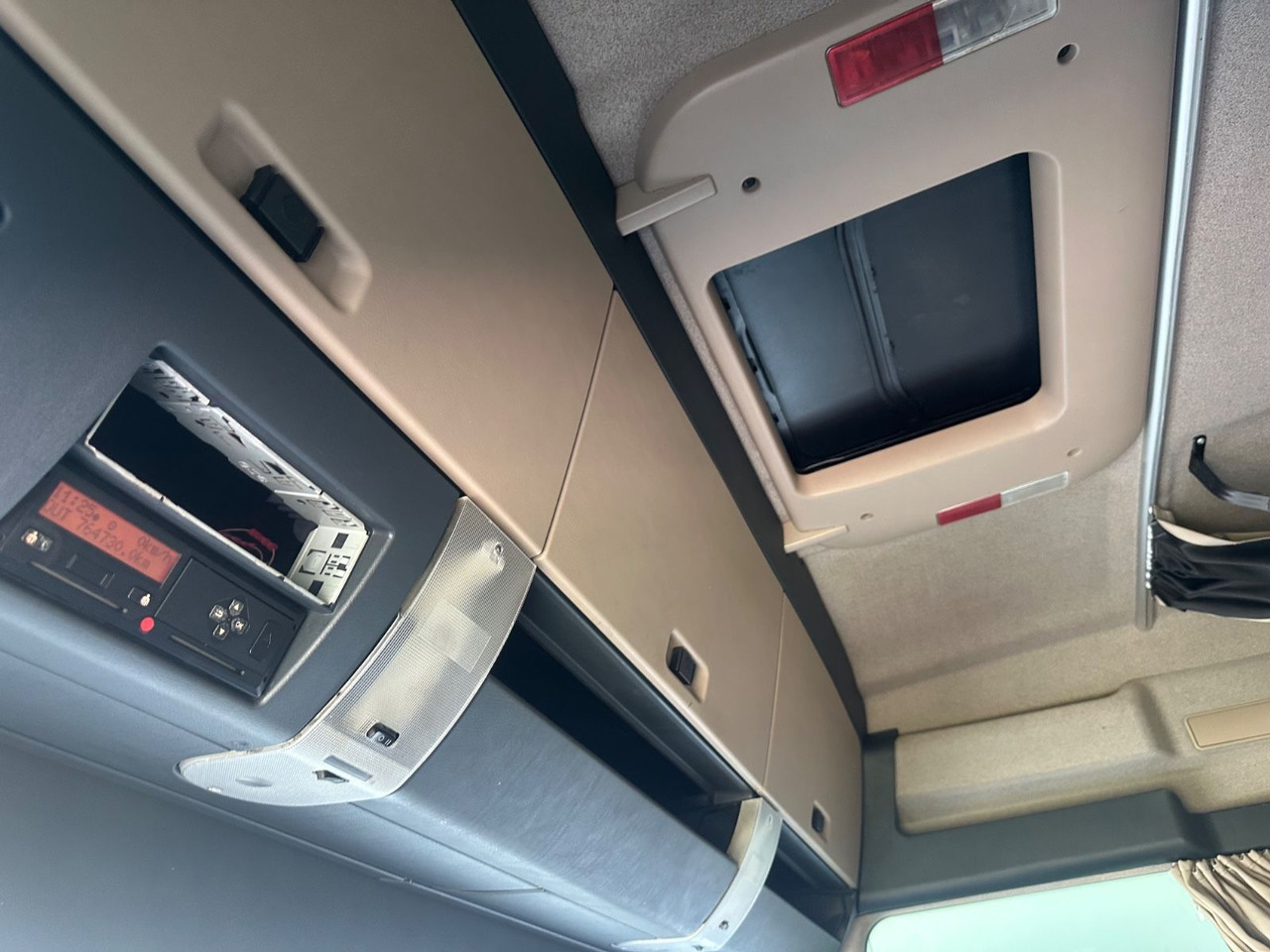 Cabeza tractora MAN TGX 18.460 XXL Intarder/Standklima: foto 11 Cabeza tractora MAN TGX 18.460 XXL Intarder/Standklima: foto 11