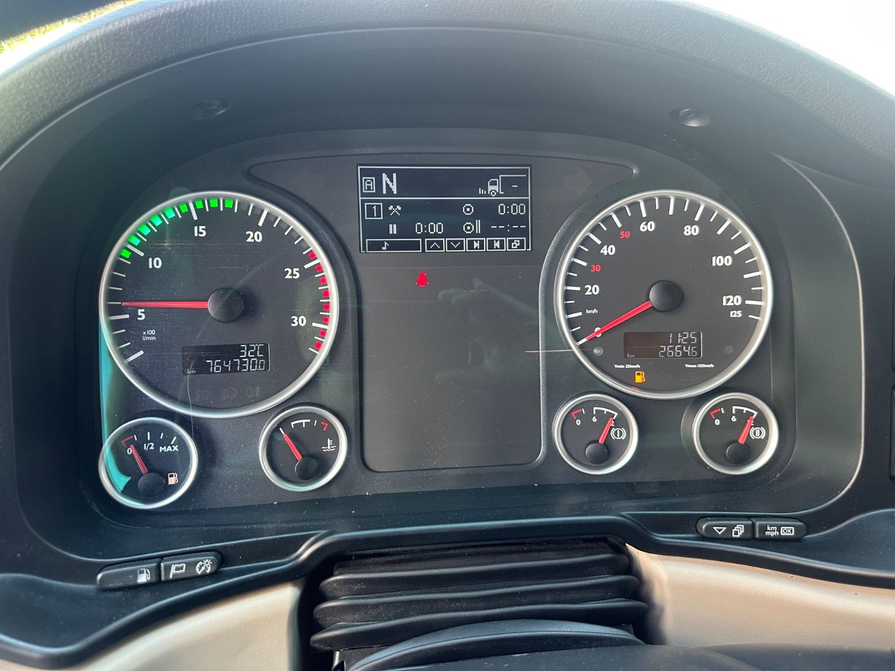 Cabeza tractora MAN TGX 18.460 XXL Intarder/Standklima: foto 9 Cabeza tractora MAN TGX 18.460 XXL Intarder/Standklima: foto 9