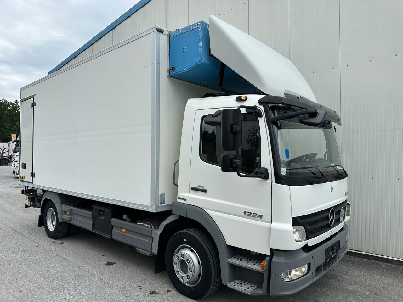 Mercedes-Benz Atego 1224 Automat Klima TK-29C - Camión frigorífico: foto 2 Mercedes-Benz Atego 1224 Automat Klima TK-29C - Camión frigorífico: foto 2
