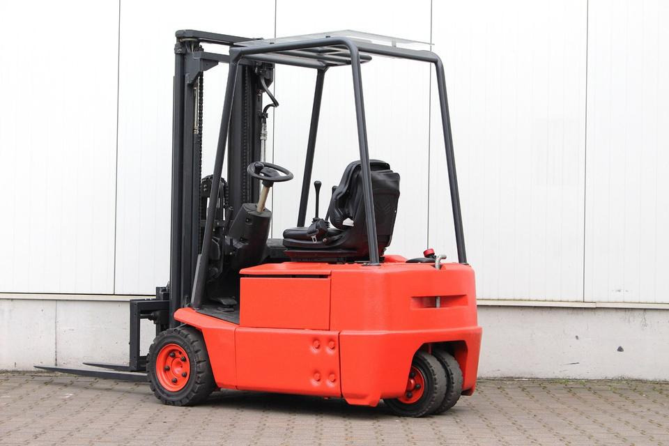 LINDE E15Z-02 Triplex 4,7m - Carretilla elevadora eléctrica: foto 3 LINDE E15Z-02 Triplex 4,7m - Carretilla elevadora eléctrica: foto 3