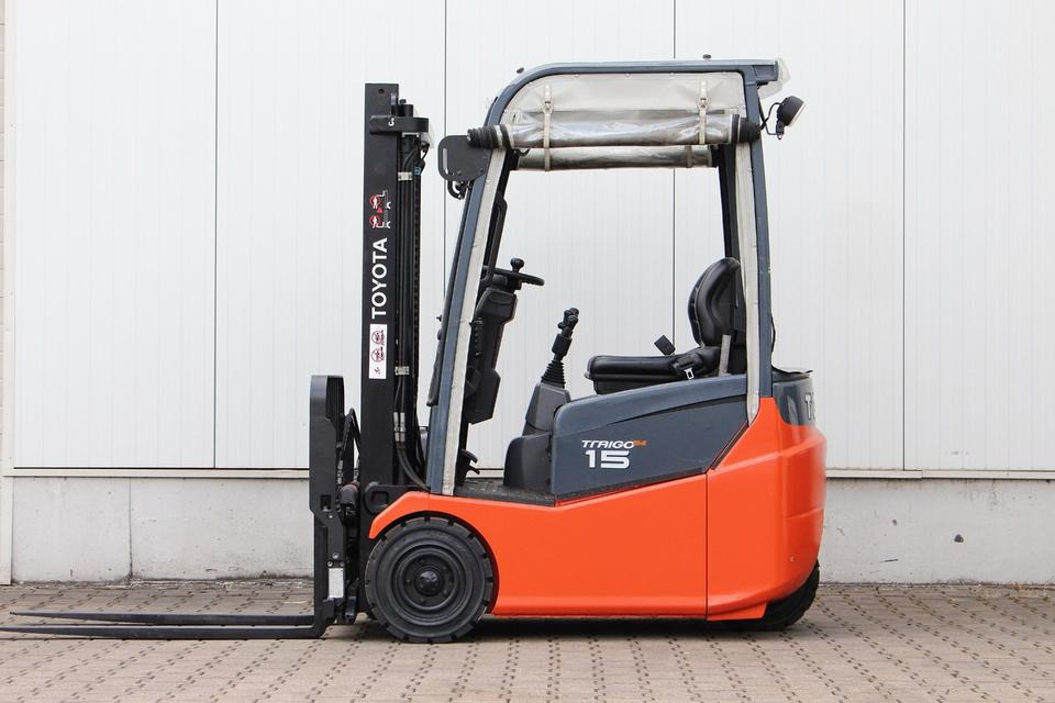 TOYOTA 7FBEST15 Zinkenverstellung - Carretilla elevadora eléctrica: foto 4 TOYOTA 7FBEST15 Zinkenverstellung - Carretilla elevadora eléctrica: foto 4