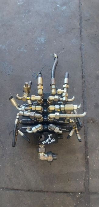 Rozdzielacz główny Kramer 342 - Hidráulica para Maquinaria de construcción: foto 1 Rozdzielacz główny Kramer 342 - Hidráulica para Maquinaria de construcción: foto 1