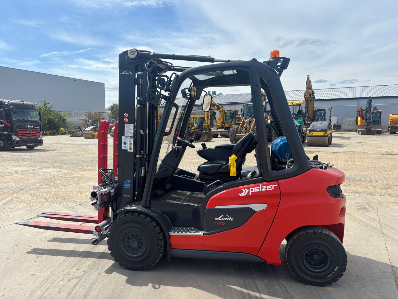 LINDE H30T-01 - Carretilla elevadora de gas: foto 1 LINDE H30T-01 - Carretilla elevadora de gas: foto 1