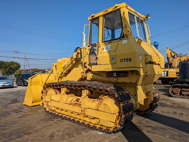 KOMATSU D75S-5 - Cargadora de cadenas: foto 4 KOMATSU D75S-5 - Cargadora de cadenas: foto 4