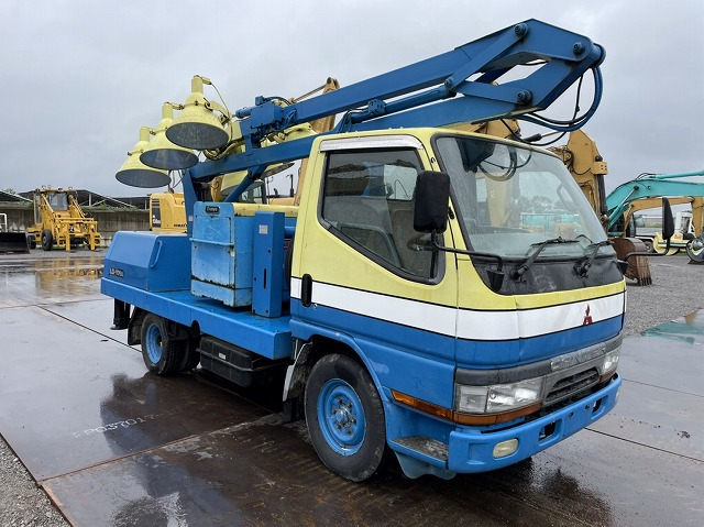 TADANO LS-106A - Torre de iluminación, Camión: foto 2 TADANO LS-106A - Torre de iluminación, Camión: foto 2