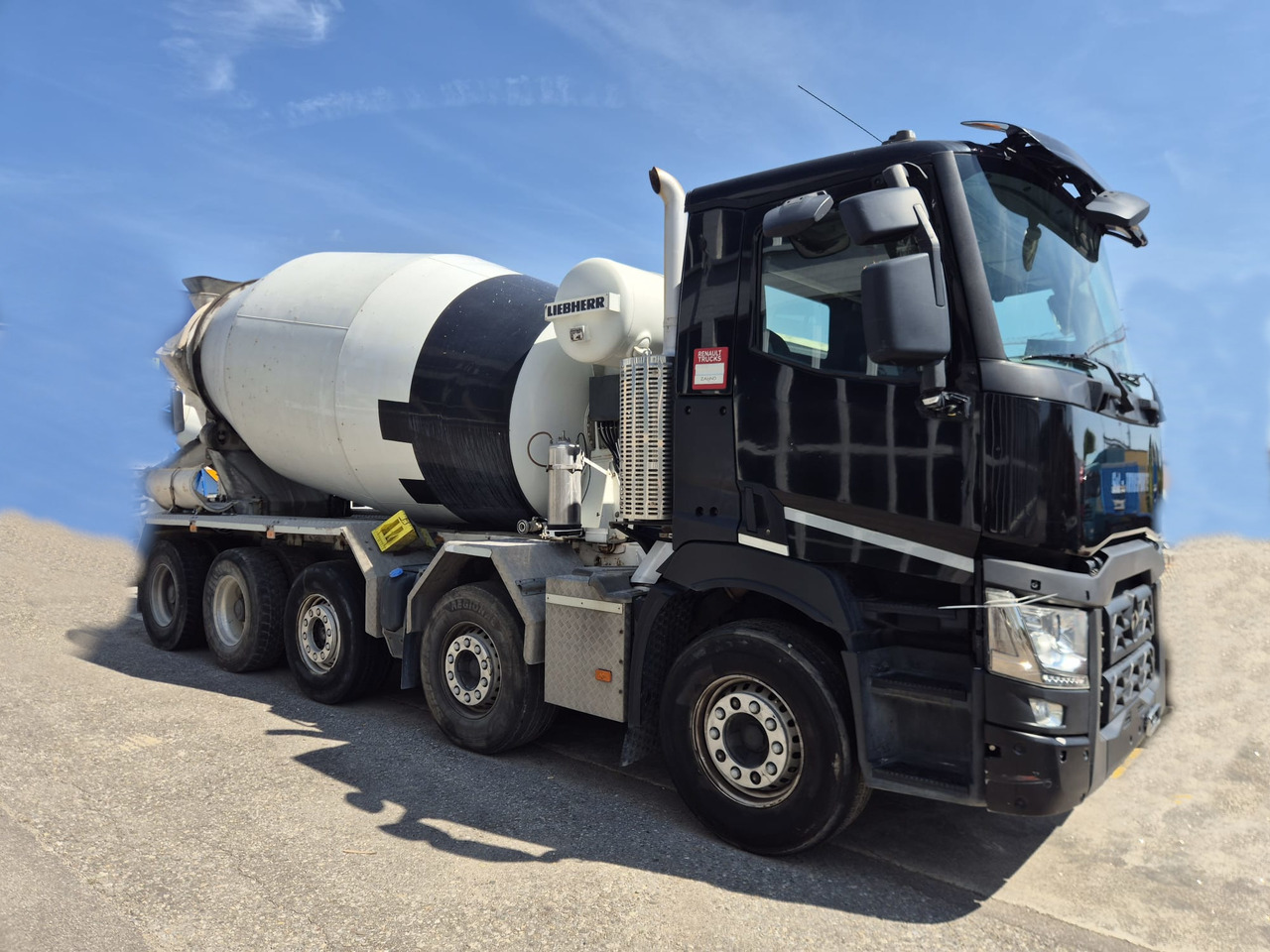 RENAULT C520 10x4 Betonmischer Liebherr  10 m3 - Camión hormigonera: foto 1 RENAULT C520 10x4 Betonmischer Liebherr  10 m3 - Camión hormigonera: foto 1