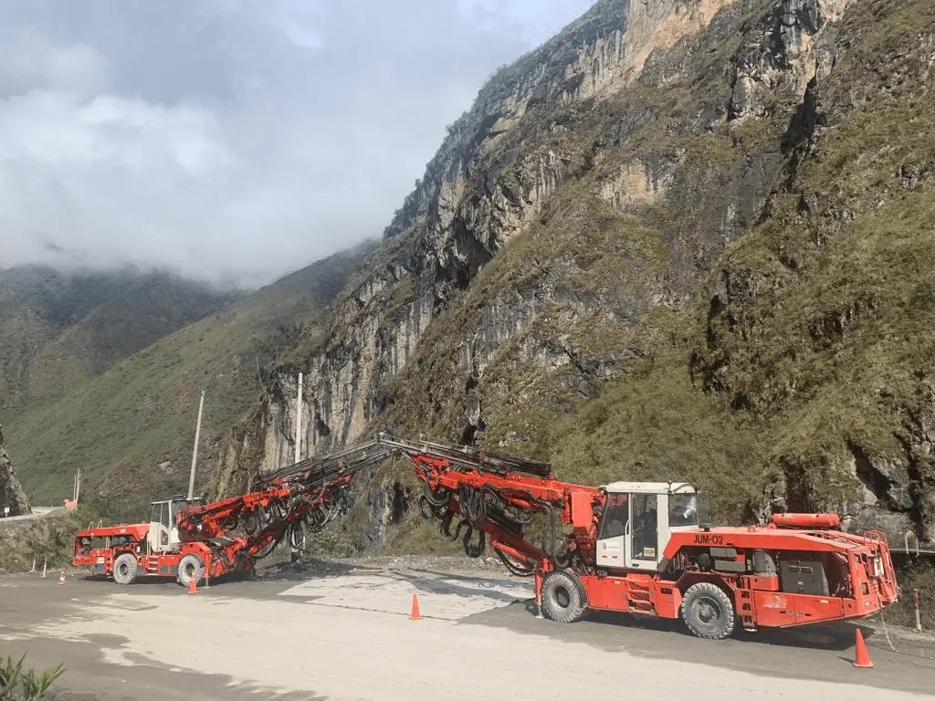 Sandvik DT1131-SC DT1230i - Maquinaria para minería: foto 1 Sandvik DT1131-SC DT1230i - Maquinaria para minería: foto 1