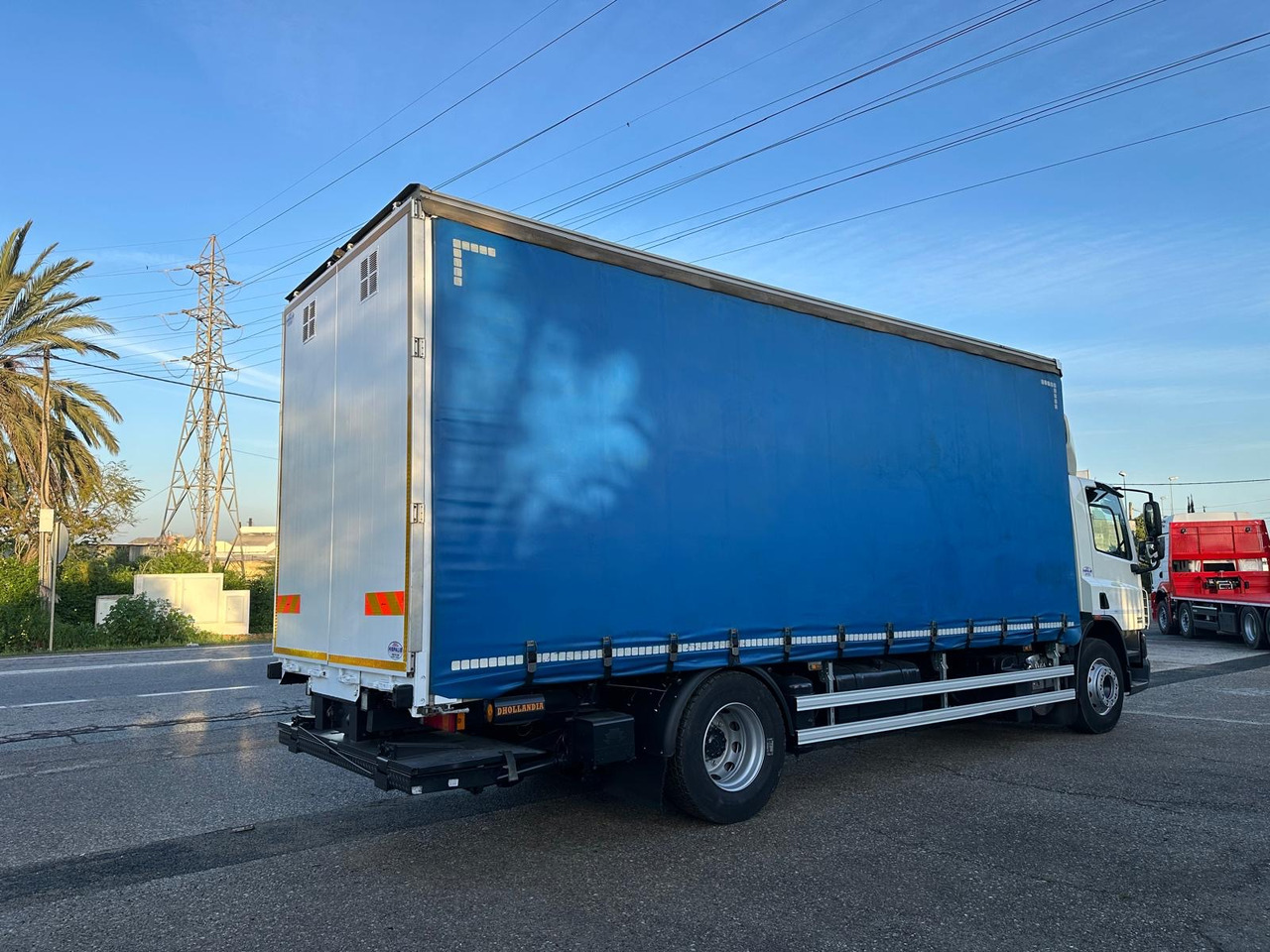 DAF CF 75.310 - Camión lona: foto 4 DAF CF 75.310 - Camión lona: foto 4