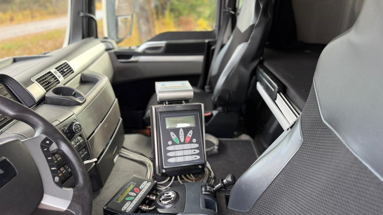 MAN TGS 35.480 8X4-2 TRIDEM Wasser-Tank - Camión cisterna: foto 5 MAN TGS 35.480 8X4-2 TRIDEM Wasser-Tank - Camión cisterna: foto 5