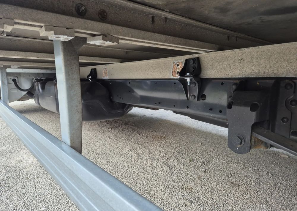 Iveco 35s14 140KM - Furgoneta con lona: foto 5 Iveco 35s14 140KM - Furgoneta con lona: foto 5