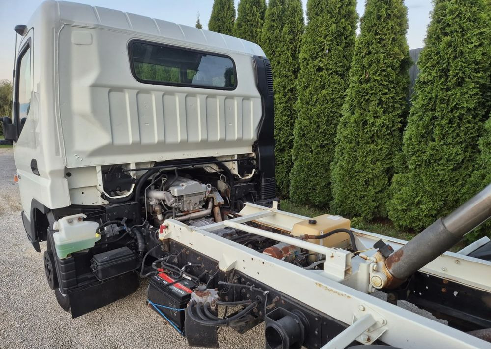 Mitsubishi Canter 3.0 - Furgoneta basculante: foto 4 Mitsubishi Canter 3.0 - Furgoneta basculante: foto 4