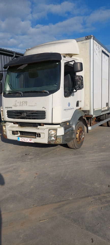 VOLVO FL240 - Camión caja cerrada: foto 1 VOLVO FL240 - Camión caja cerrada: foto 1
