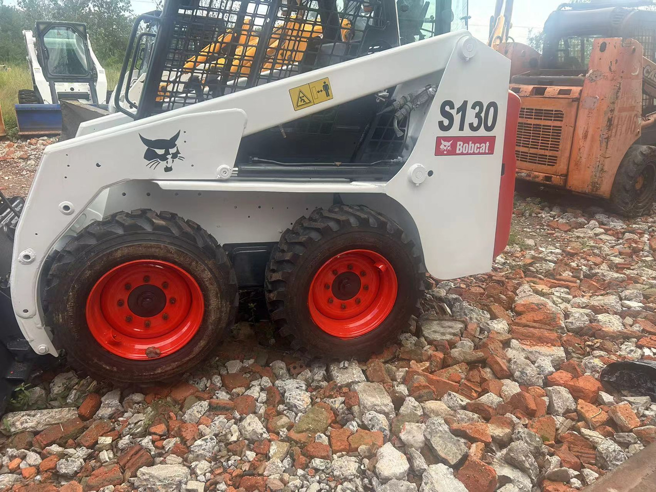 BOBCAT S130 skid steer loader - Minicargadora: foto 2 BOBCAT S130 skid steer loader - Minicargadora: foto 2