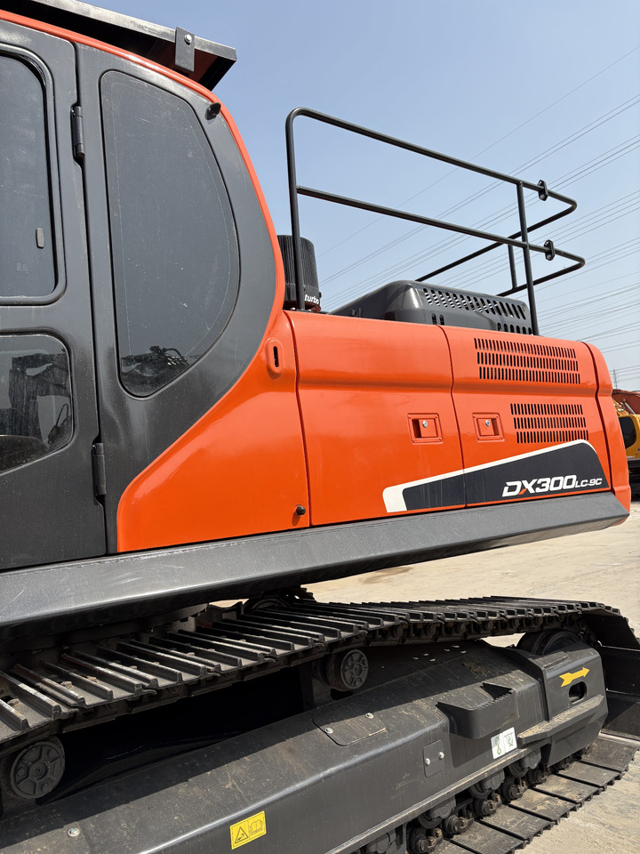 DOOSAN Dx300cl low work hours original excavator - Excavadora de cadenas: foto 4 DOOSAN Dx300cl low work hours original excavator - Excavadora de cadenas: foto 4