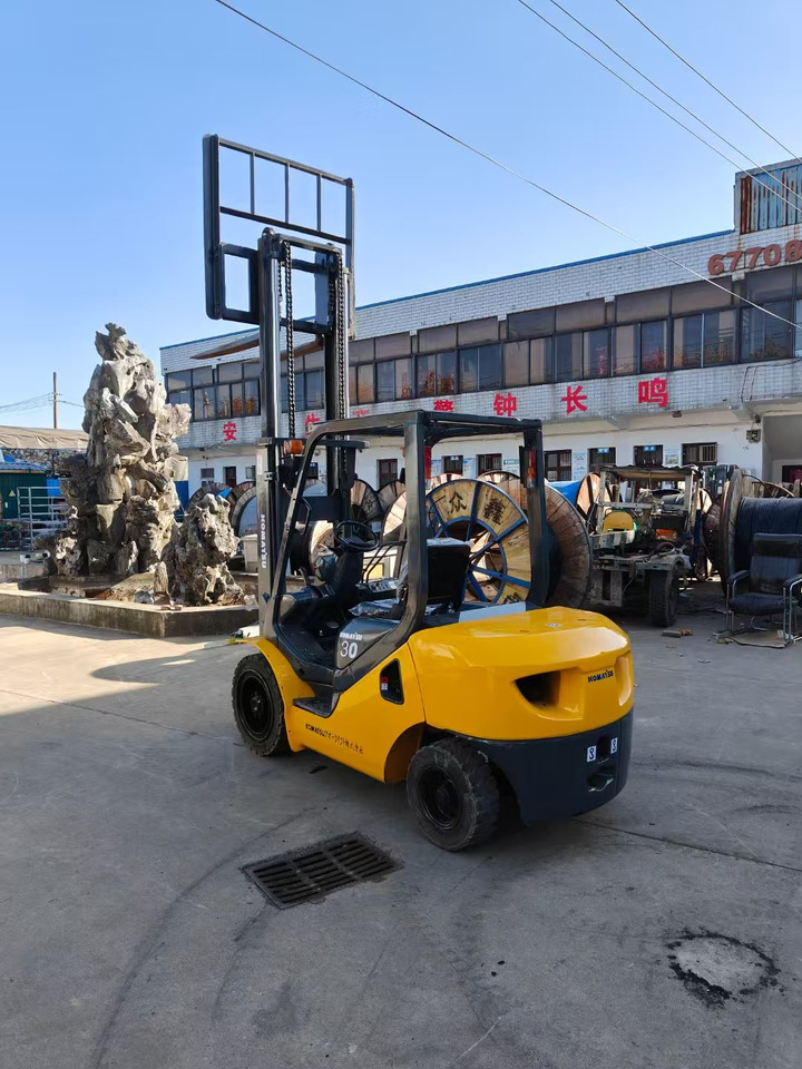 KOMATSU FD30T japan brand used 3 ton forklift Komatsu diesel forklift - Carretilla elevadora diésel: foto 1 KOMATSU FD30T japan brand used 3 ton forklift Komatsu diesel forklift - Carretilla elevadora diésel: foto 1