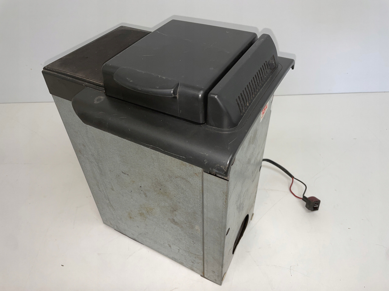 LODÓWKA CHŁODZIARKA RENAULT MAGNUM DXI 24V 6L 60W 5010309920 - Cabina e interior para Camión: foto 4 LODÓWKA CHŁODZIARKA RENAULT MAGNUM DXI 24V 6L 60W 5010309920 - Cabina e interior para Camión: foto 4