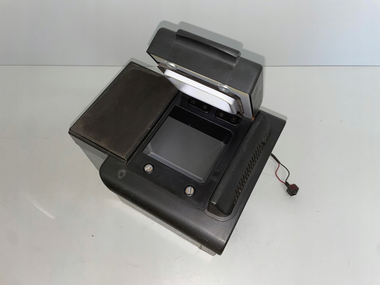 LODÓWKA CHŁODZIARKA RENAULT MAGNUM DXI 24V 6L 60W 5010309920 - Cabina e interior para Camión: foto 2 LODÓWKA CHŁODZIARKA RENAULT MAGNUM DXI 24V 6L 60W 5010309920 - Cabina e interior para Camión: foto 2