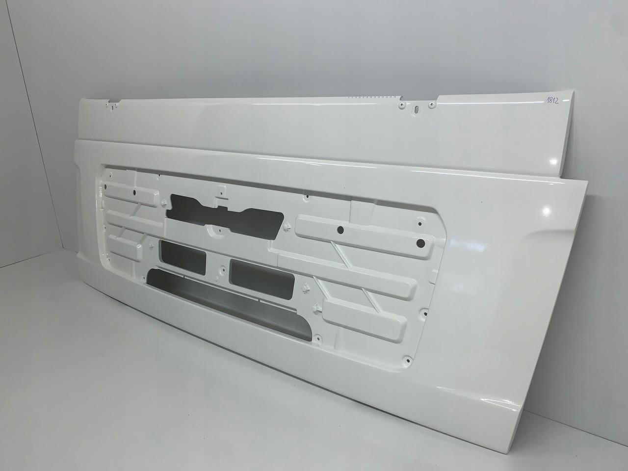 MASKA ATRAPA GRILL MAN TGL TGM NR 1812 - Capota para Camión: foto 2 MASKA ATRAPA GRILL MAN TGL TGM NR 1812 - Capota para Camión: foto 2