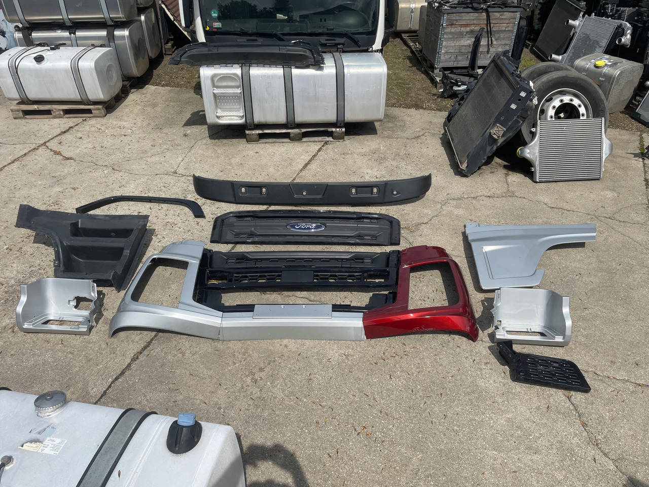 Przód Ford F-Max F Max Grill, Stopień , Stopnica Przedłużenie drzwi zderzak - Carrocería y exterior para Camión: foto 2 Przód Ford F-Max F Max Grill, Stopień , Stopnica Przedłużenie drzwi zderzak - Carrocería y exterior para Camión: foto 2