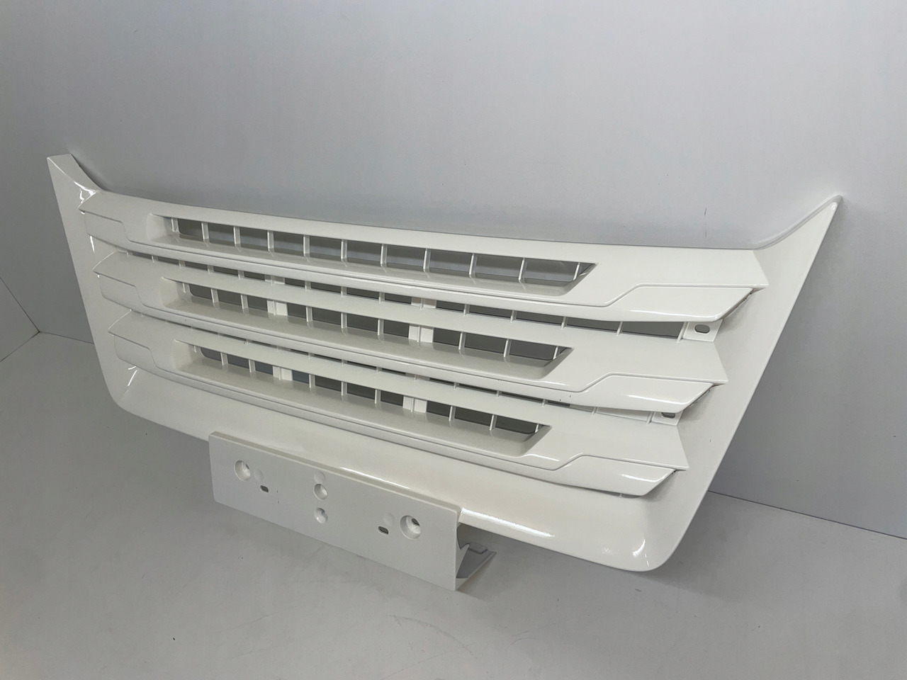 ŚRODKOWY GRILL ZDERZAKA MAN TGX TG3 TGX 3 ATRAPA 81416146085 - Parrilla para Camión: foto 3 ŚRODKOWY GRILL ZDERZAKA MAN TGX TG3 TGX 3 ATRAPA 81416146085 - Parrilla para Camión: foto 3