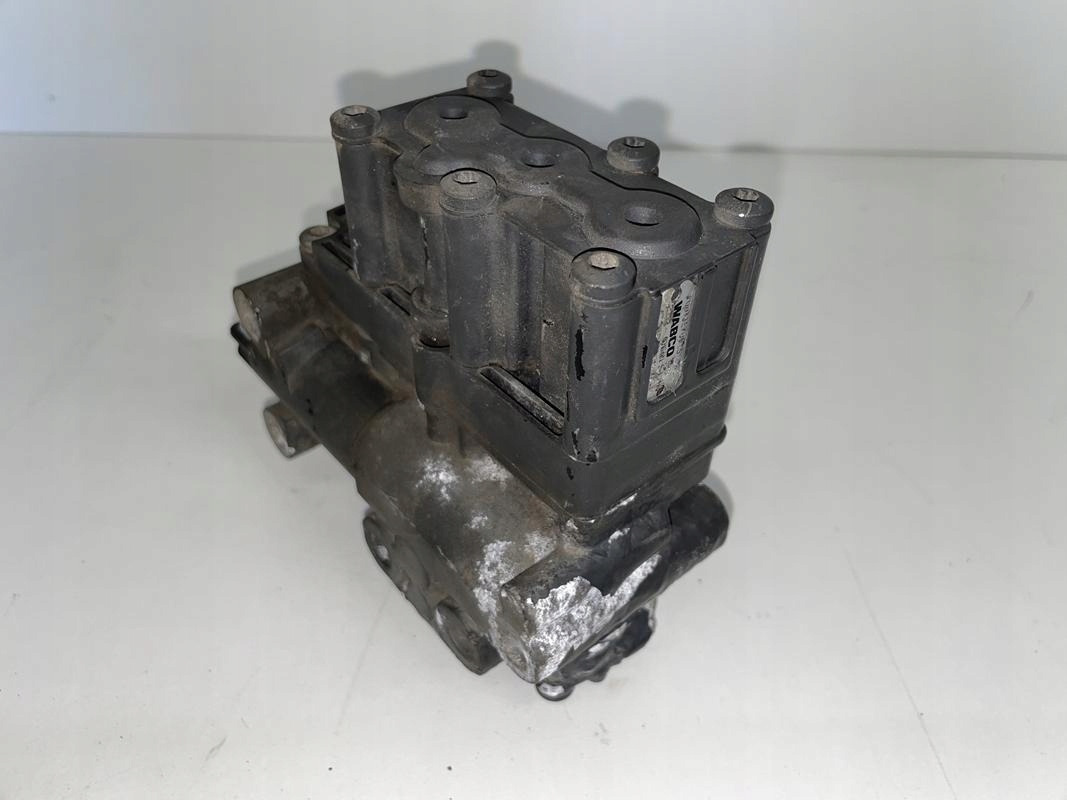 ZAWÓR PODUSZEK MERCEDES ACTROS MP 4 A0013270625 - Válvula de freno para Camión: foto 1 ZAWÓR PODUSZEK MERCEDES ACTROS MP 4 A0013270625 - Válvula de freno para Camión: foto 1