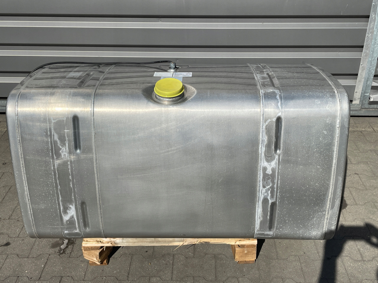 ZBIORNIK NA PALIWO MAN TGX TGS 580 L 81122016684 - Depósito de combustible para Camión: foto 2 ZBIORNIK NA PALIWO MAN TGX TGS 580 L 81122016684 - Depósito de combustible para Camión: foto 2