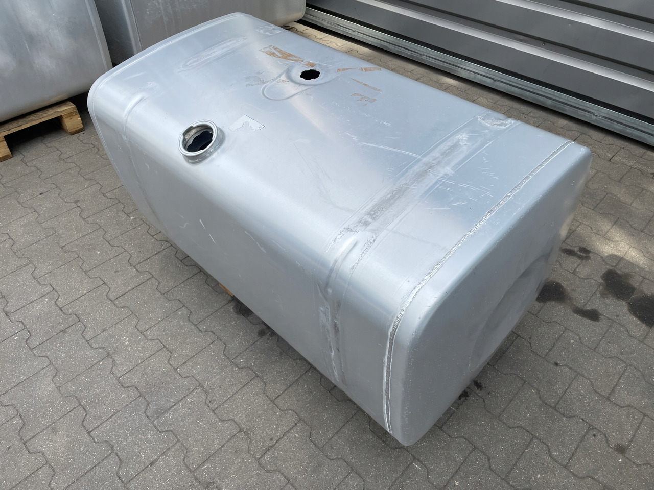 ZBIORNIK PALIWA 490L MAN TGX TGS TGA 81122016732 - Depósito de combustible para Camión: foto 4 ZBIORNIK PALIWA 490L MAN TGX TGS TGA 81122016732 - Depósito de combustible para Camión: foto 4