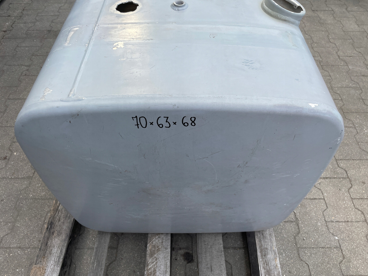 ZBIORNIK PALIWA MAN TGA TGX TGS 250 L 81122015653 - Depósito de combustible para Camión: foto 3 ZBIORNIK PALIWA MAN TGA TGX TGS 250 L 81122015653 - Depósito de combustible para Camión: foto 3