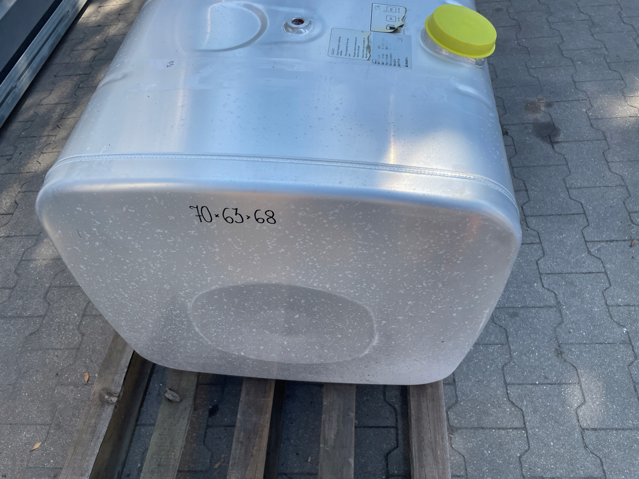 ZBIORNIK PALIWA MAN TGA TGX TGS 250L 81122016898 - Depósito de combustible para Camión: foto 3 ZBIORNIK PALIWA MAN TGA TGX TGS 250L 81122016898 - Depósito de combustible para Camión: foto 3