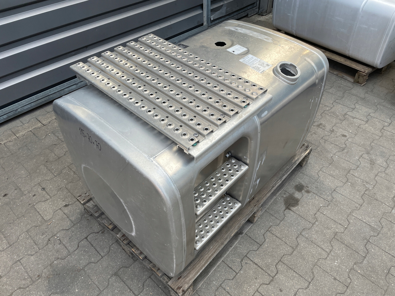 ZBIORNIK PALIWA MAN TGA TGX TGS 460 L 81122016831 - Depósito de combustible para Camión: foto 2 ZBIORNIK PALIWA MAN TGA TGX TGS 460 L 81122016831 - Depósito de combustible para Camión: foto 2